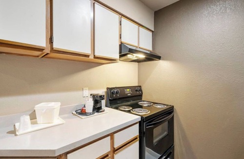 Garden Hills Condo | Centrally-located 2 Bedroom Condo in Buckhead