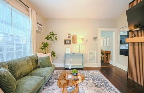 East Memphis House | Centrally Located King Bed Midtown Liberty 2697