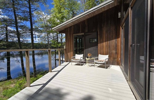 Edgecomb House | Charming 1-bedroom Lily Pad in Edgecomb, ME, with waterfront views and outdoor grill.