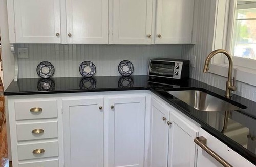 The Pines Cottage | Charming 1925 Cottage Near Beach - Sleeps 10, Fully Remodeled, Spacious Porches
