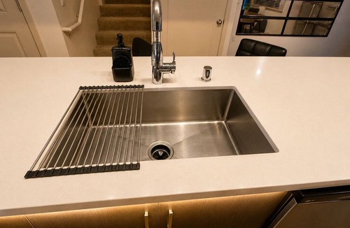 Sacramento House | Charming 2-bedroom townhome with AC in perfect West Sacramento