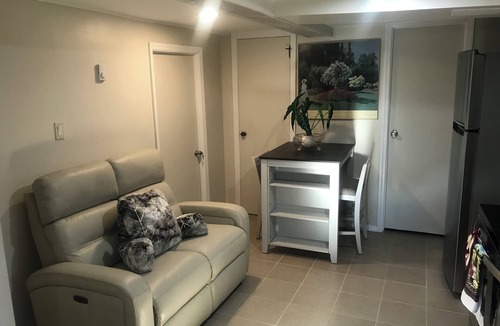 Valley Stream Apartment | Charming 2-bedroom apartment in Pleasant Valley Stream with AC, WiFi