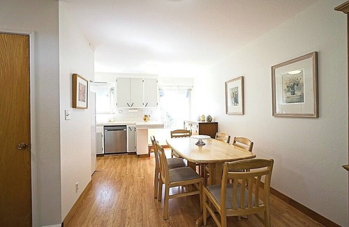 Alameda Apartment | Charming 2-Bedroom Alameda Apartment, walk to Shops & Dining