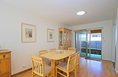 Alameda Apartment | Charming 2-Bedroom Alameda Apartment, walk to Shops & Dining