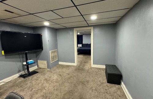 York Apartment | Charming 2-bedroom apartment with AC, WiFi in York