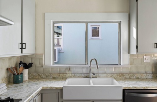 Emeryville House | Charming 2-bedroom Craftsman in Emeryville perfect for your getaway