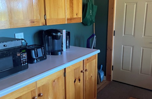 Schuyler Falls Cottage | Charming 2-bedroom cottage in Keeseville with AC