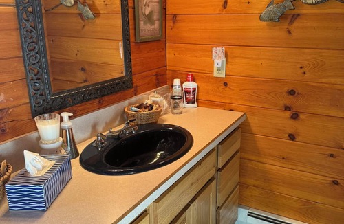 Hyde Park Cabin | Charming 2-bedroom cabin on 25 acres with loft space and full basement
