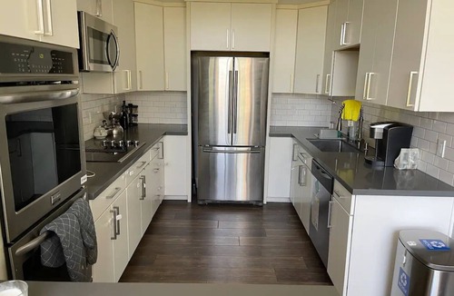 San Mateo Park Condo | Charming 2-bedroom condo in San Mateo with WiFi and AC and office space