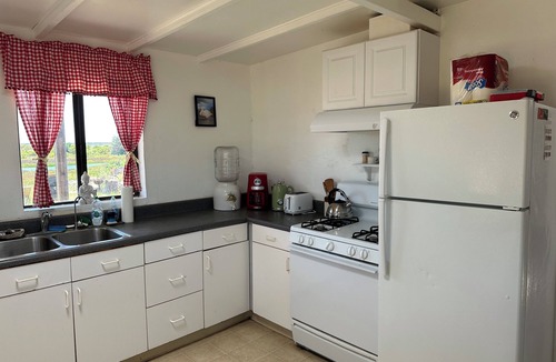 Vallejo House | Charming 2-bedroom getaway in the sf bay wetlands with WiFi. Dog friendly.