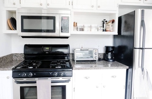 Vallejo House | Charming 2-bedroom home in quiet neighborhood