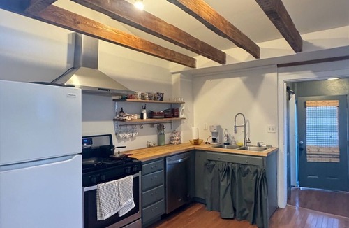 Little York Apartment | Charming 2-bedroom Twin private house in serene Milford