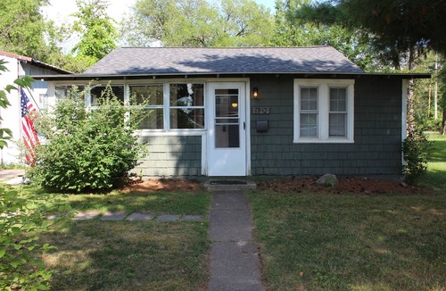 Verona Beach Cottage | Charming 2-bedroom Lake Cottage