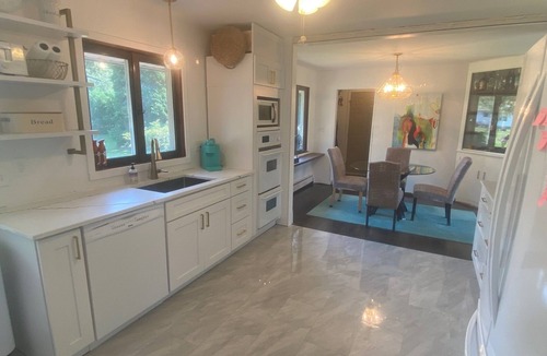 Utica House | Charming 2-bedroom house in New Hartford with parking