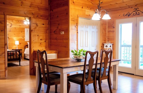 Mountain View Cabin | Charming 3-bedroom cabin with a view, AC/wifi located near Mountain View