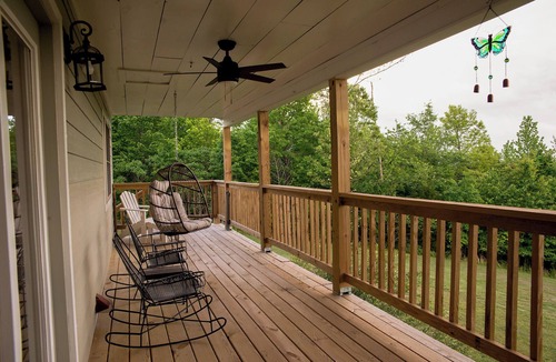 Mountain View Cabin | Charming 3-bedroom cabin with a view, AC/wifi located near Mountain View