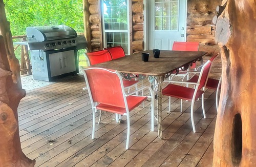 Saint Joe Cabin | Charming 3-bedroom Barndominium cabin with AC in Saint Joe