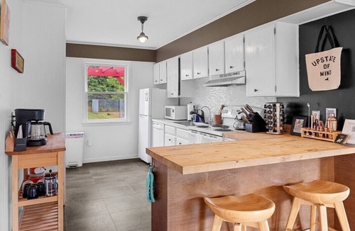 Windham House | Charming 3-bedroom farmhouse with hot tub in the Catskills