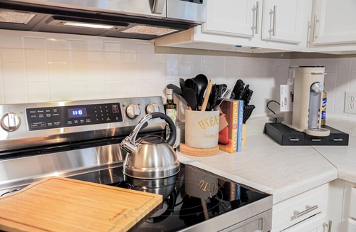 East Point House | Charming 3-bedroom house in fabulous East Point with AC, WiFi