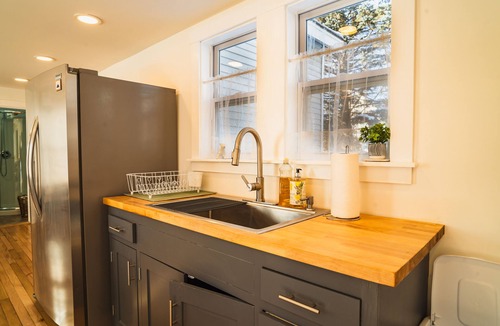 Bangor House | Charming 3-bedroom house with AC, WiFi and a large yard in the heart of Bangor!