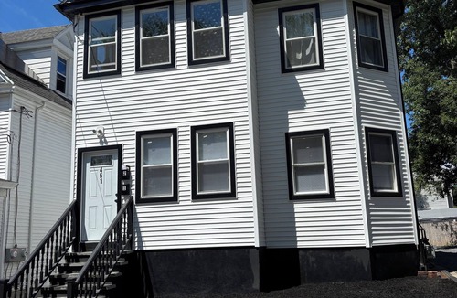 Stockade Historic District Apartment | Charming 3-bedroom apartment in superb Schenectady with AC