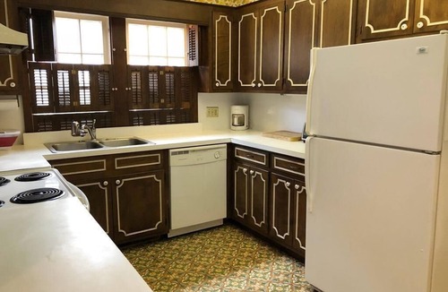 The Pines Cottage | Charming 4-BDR Cottage Just 1 Block from the Beach with A/C & Screened Porches