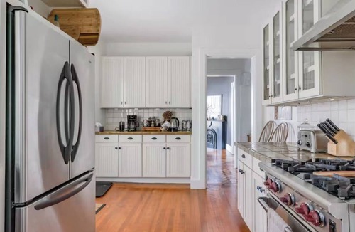 Hudson House | Charming 4-bedroom house in Historic District of Hudson