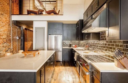 Arts District Apartment | Charming 4 bedroom loft with wet bar, central AC & full kitchen