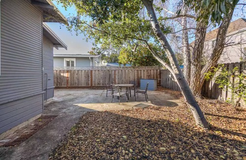 West Alameda House | Charming Alameda Retreat/Cozy 2BR w/Private Yard