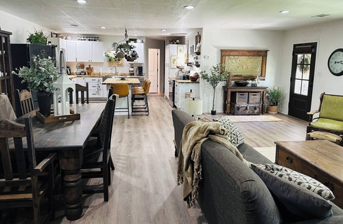 Cecil Cabin | Charming cabin in wonderful Greenwood AR Located close to Wedding Venue The Loft