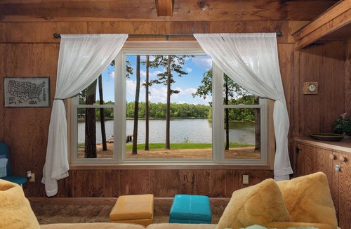 Perryville Cabin | Charming Cabin on Henry Lake at Ouachita Foothills