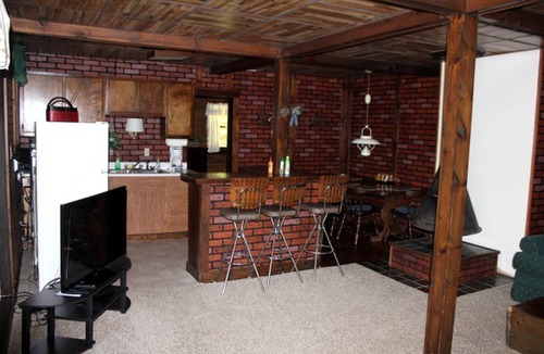 Glenburnie Cabin | Charming Cabin Rental with Private Beach Access on Lake George in New York