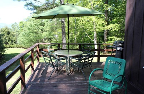 Glenburnie Cabin | Charming Cabin Rental with Private Beach Access on Lake George in New York