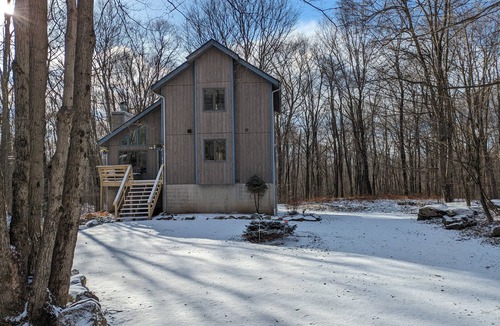 Gouldsboro Ski Chalet | Charming chalet with walking distance to Big Bass Lake