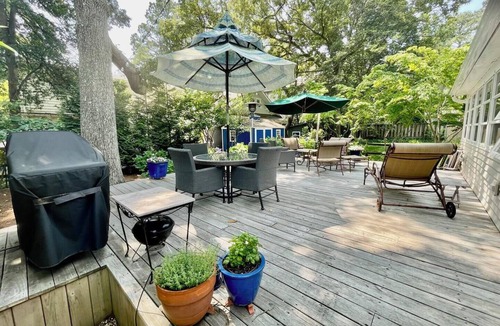 The Pines Cottage | Charming Coastal Cottage - Walk to Beach & Town, Private Deck, Outdoor Shower!