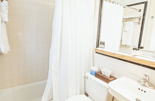 Shawnee On Delaware Hotel | Charming Delaware Getaway w/Outdoor Access | Golf & Nature Lovers Retreat