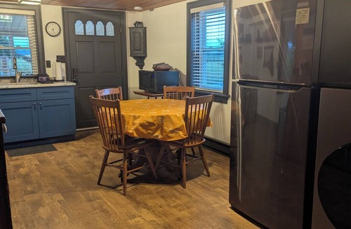 Taneytown House | Charming Farmhouse Getaway With Stunning Mountain Views, Near Gettysburg