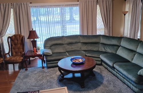 Shaw House | Charming house sleeps 16, in lovely Shaw- 15 minutes from Grammy Museum MS