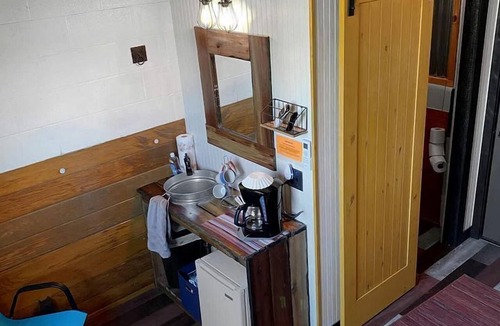 Lebanon Cabin | Charming Loft B&B with Private Bath & Country Breakfast near Old Hickory Lake – Lebanon, Tennessee