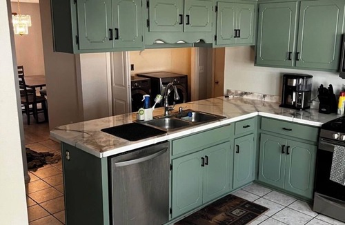 Niceville House | Charming master bedroom in a fully furnished 4 bedroom rental house in Niceville