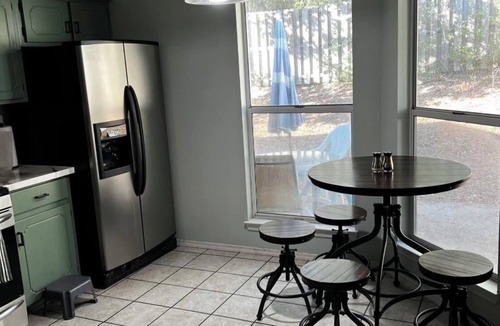 Niceville House | Charming master bedroom in a fully furnished 4 bedroom rental house in Niceville