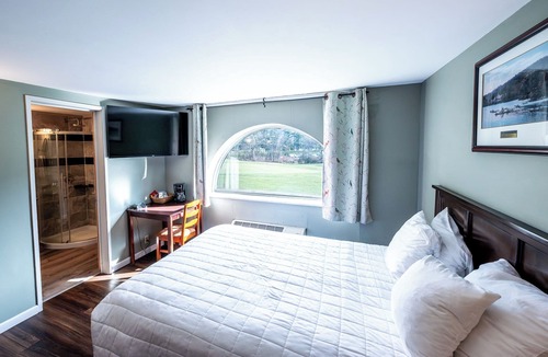 Shawnee On Delaware Hotel | Charming Mountain Hideaway | Relax in Comfort Surrounded by Scenic Views