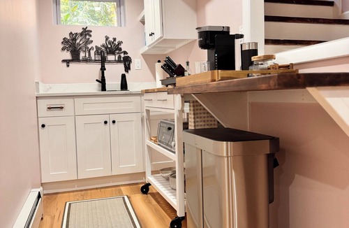 Fairfield Apartment | Charming Newly Renovated 2-bedroom apartment in Fairfield