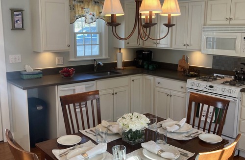 Dorset Cottage | Charming pet-friendly, Meadow View Cottage in heart of historic Dorset VT!