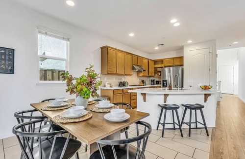 Berryessa House | Charming Private bedroom with Private Bath near Tech Hub & Hospitals in San Jose