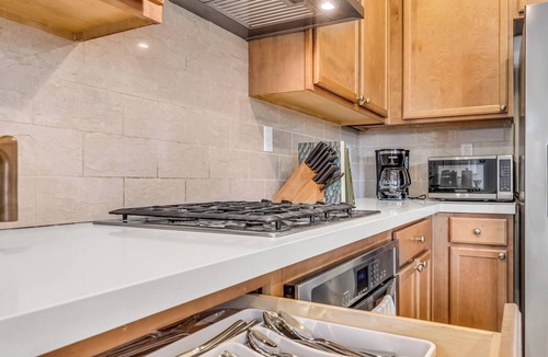 Berryessa House | Charming Private bedroom with Private Bath near Tech Hub & Hospitals in San Jose