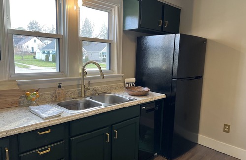 Erie House | Charming Ranch style house across from Mercyhurst University
