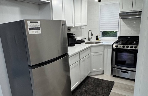 Pond Eddy House | Charming Riverside Cottage with Private Delaware River Access with WiFi, AC