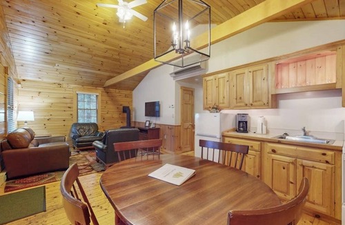 Northport Cabin | Charming two-bedroom dog-friendly cabin w/firepit, near outside activities