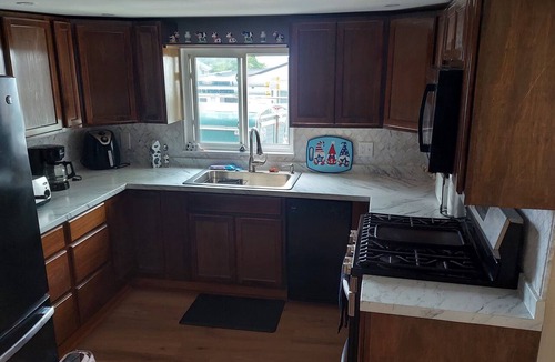 Waterport House | Charming, updated 3-bdrm house w/view of Lake Ontario- Waterport/Sunset Beach